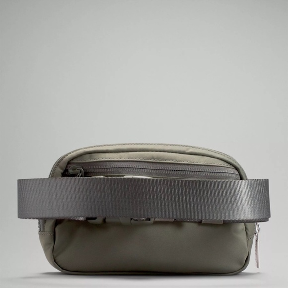Brand New Lululemon Everywhere Belt Bag Sage Grey NWT - Picture 2 of 6